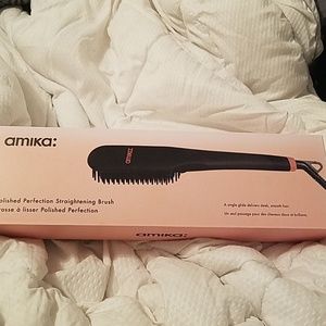 Amika Straightening brush